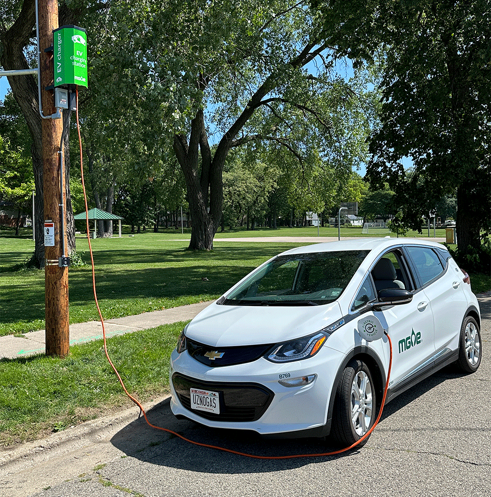 Llegarán más cargadores de vehículos eléctricos instalados en postes en Madison