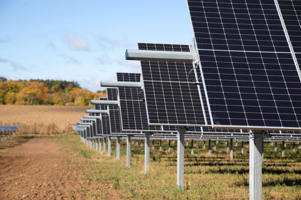Nuevo sistema de paneles solares en Fitchburg estará al servicio de los clientes